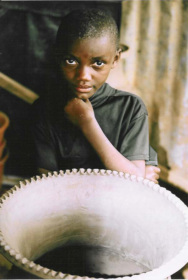 Memnosyne Foundation 's Hamster Wheel Program sponsors Batwa Tribe's Kiln Project, which was successfully completed in 2007!